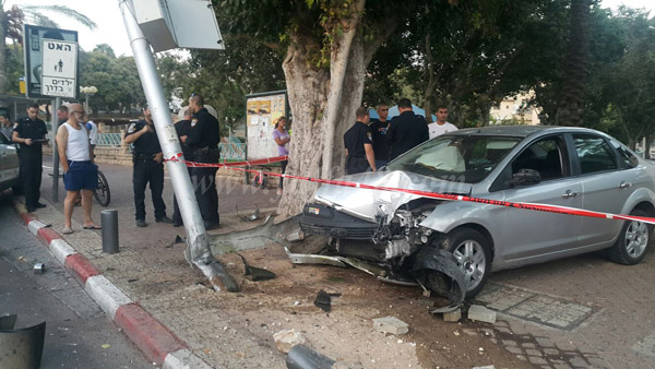 بالصور: حادث طرق ذاتي في يافا دون وقوع إصابات